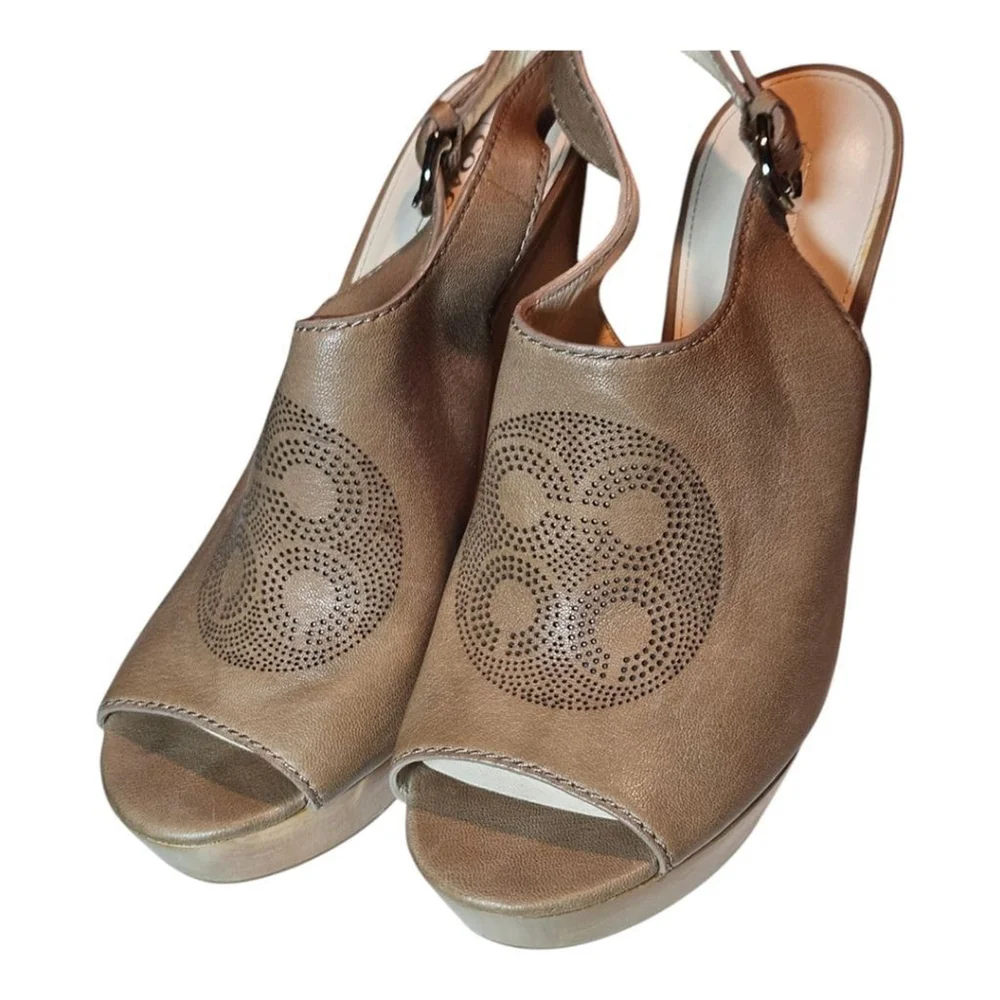 Women's Coach Sandals, Size 10B Taupe - Picture 12 of 15